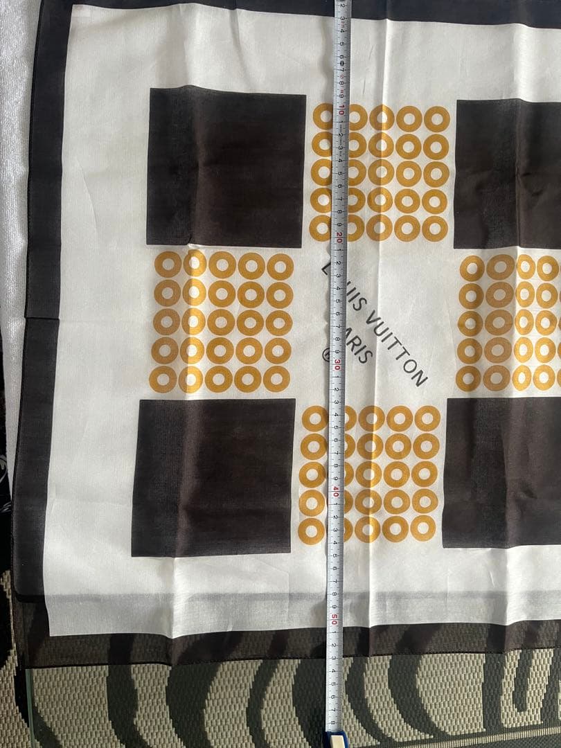 LOUIS VUITTON 幾何学模様 ハンカチ 約50cm