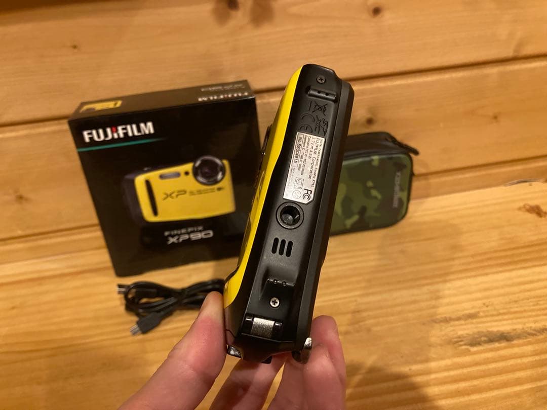 FUJIFILM 富士フイルム　FINEPIX XP90 防水デジカメ　コンデジ