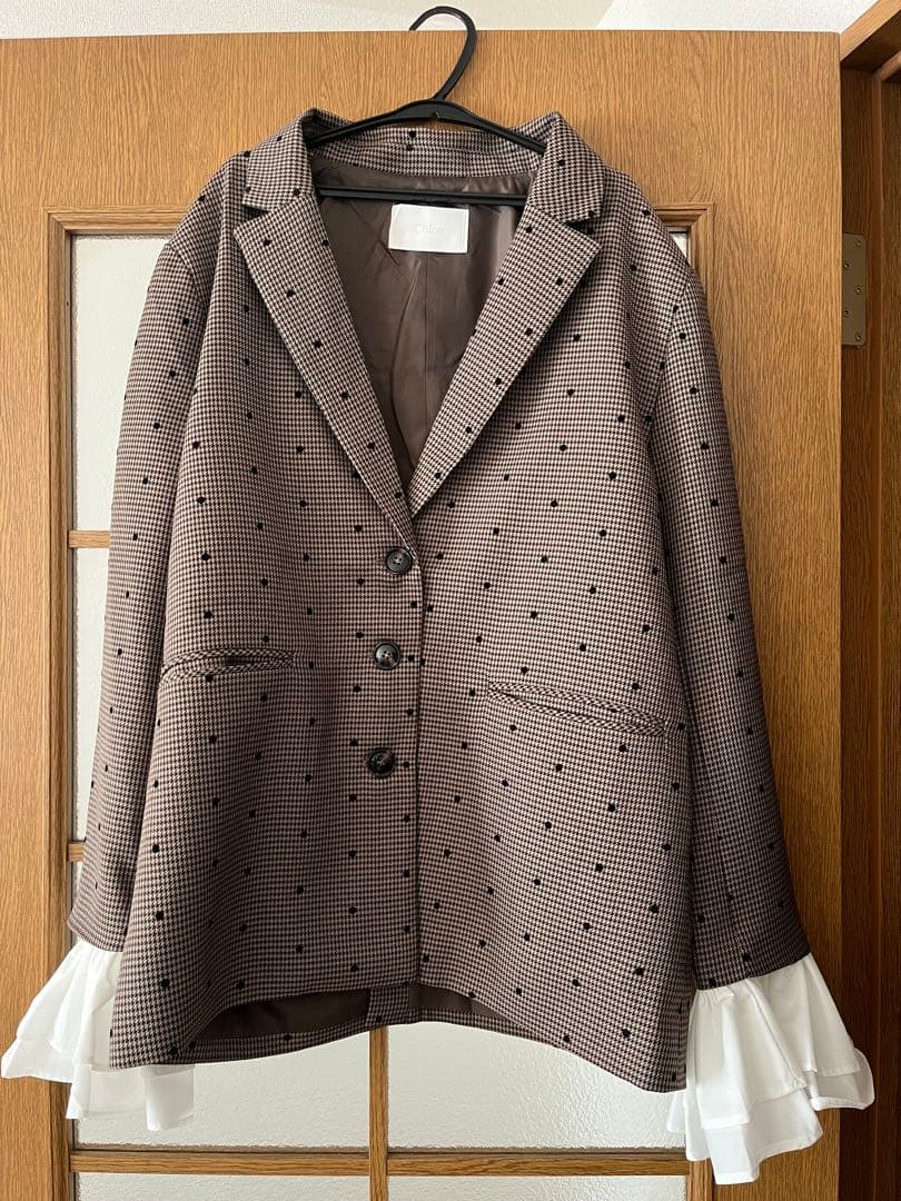 Chico【yuzuコラボ企画】袖フリルオーバージャケット