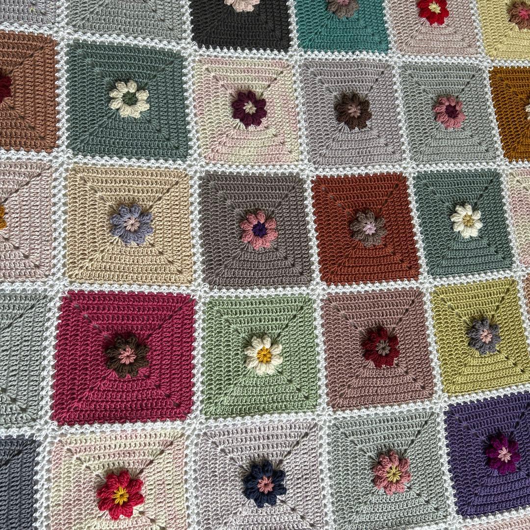 ぷっくり。お花モチーフ グラニースクエアブランケット