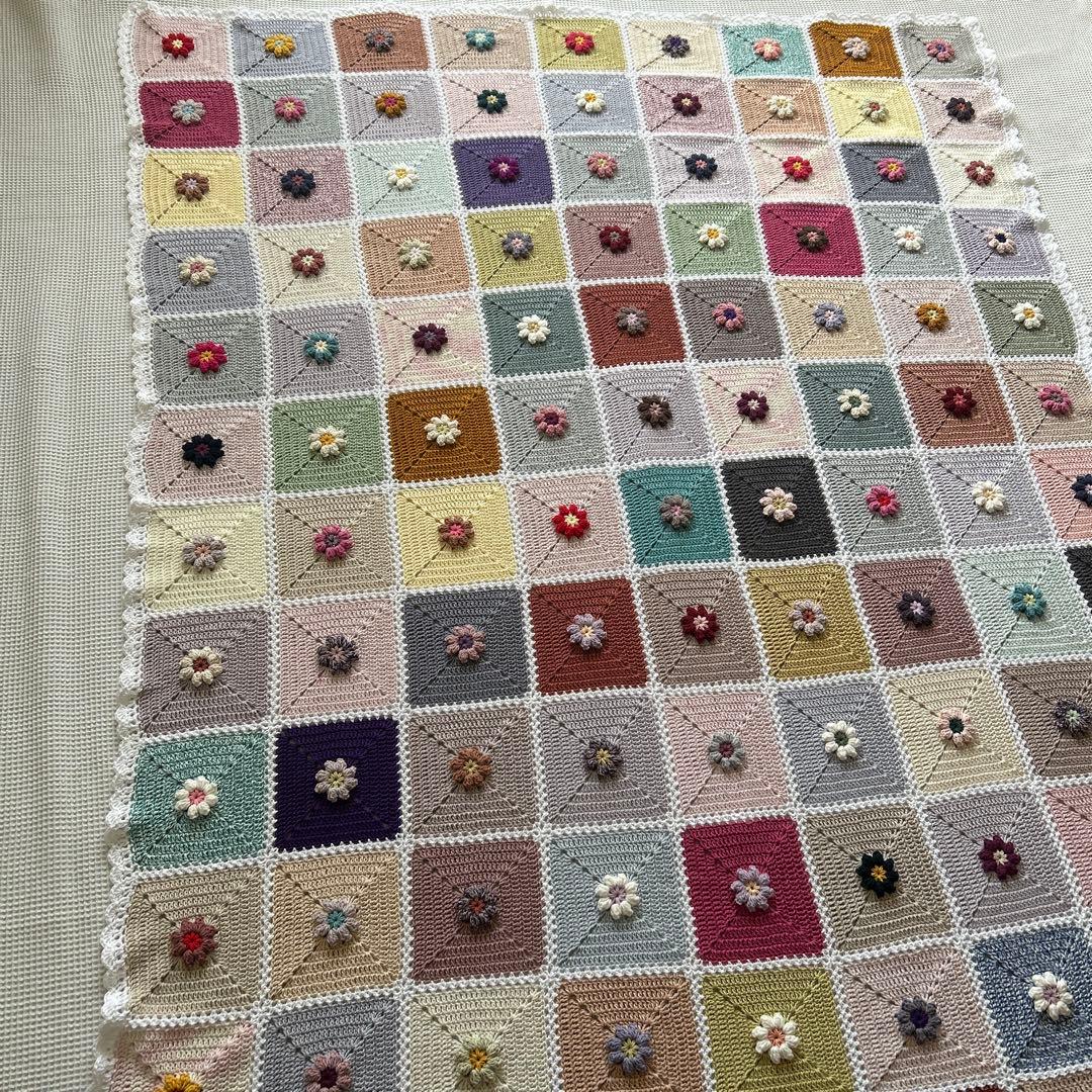 ぷっくり。お花モチーフ グラニースクエアブランケット