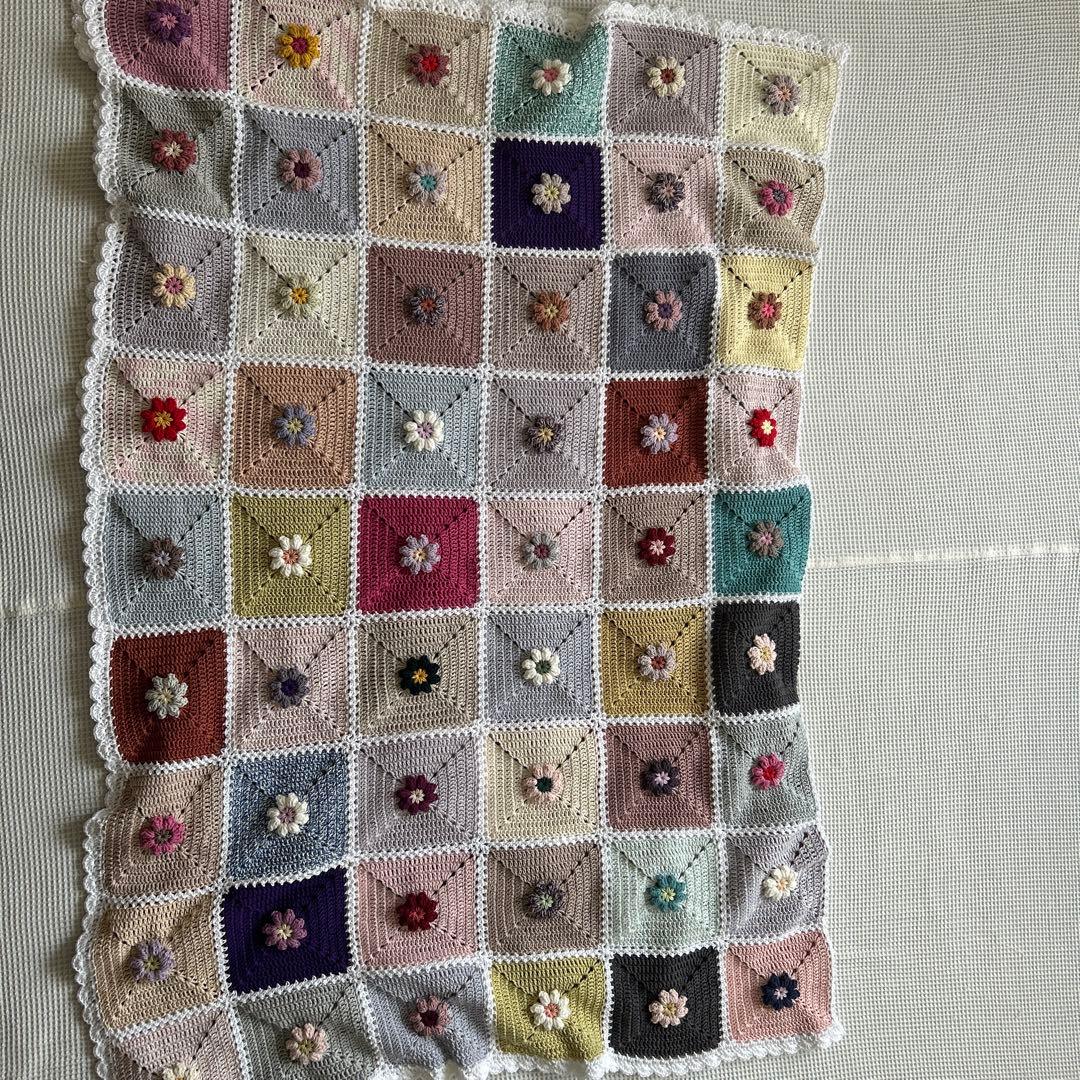 ぷっくり。お花モチーフ グラニースクエアブランケット