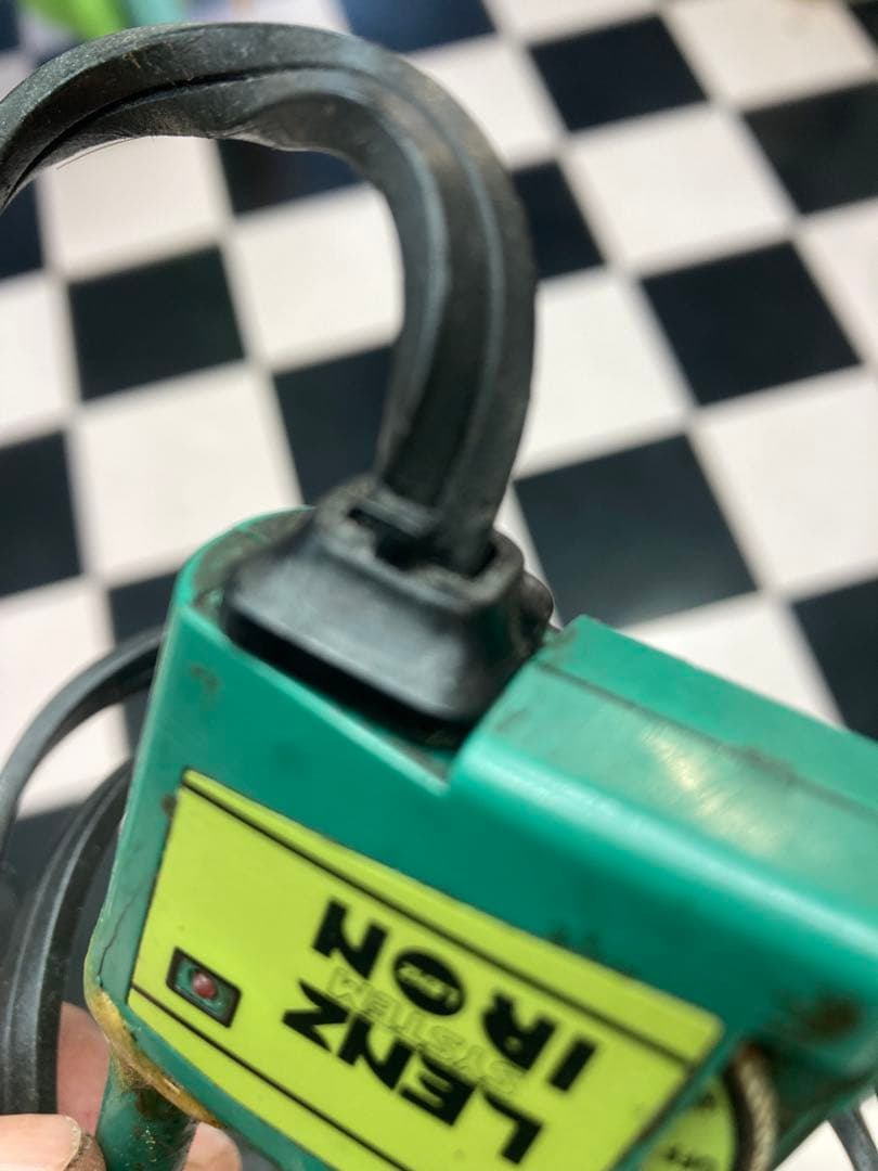 LENZ レンツアイロン　角10mmラバーなしタイプ　濡れパン　パンチ　理容