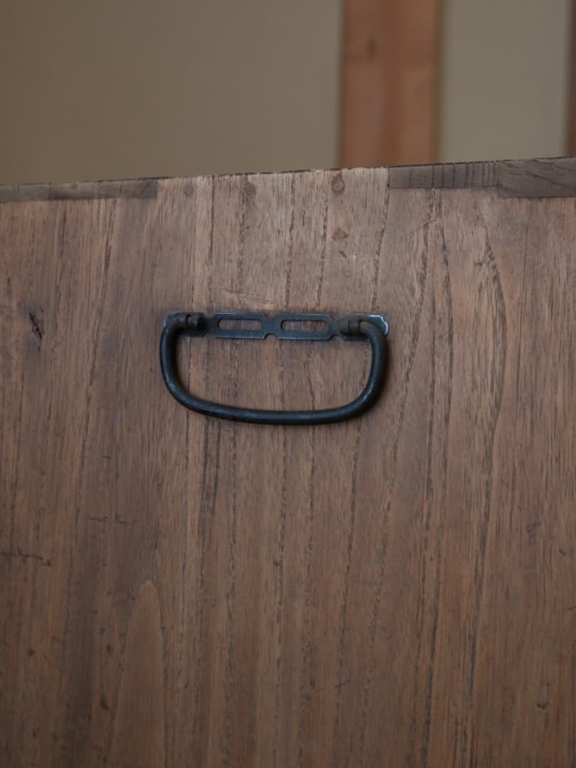 レトロな収納棚　箪笥　桐箪笥　飾り棚　鍵無し　木工芸　古家具　小箪笥　Q1474