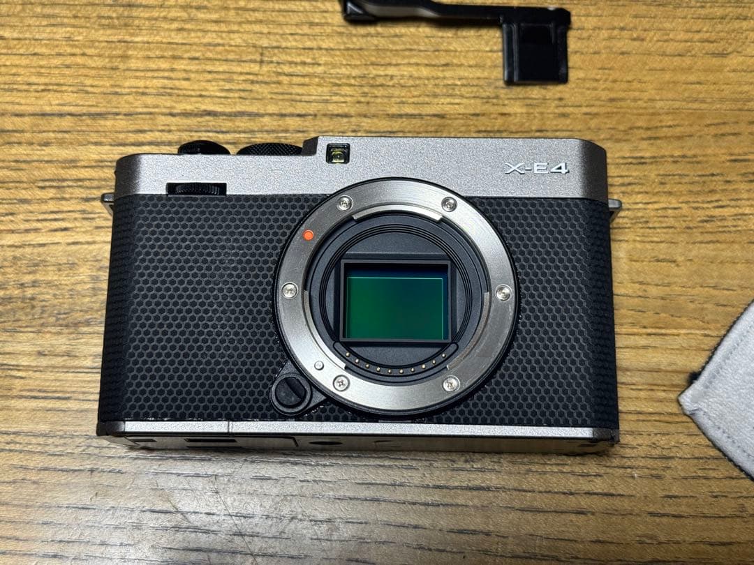 Fujifilm X-E4 ズームレンズ付き　ブラック