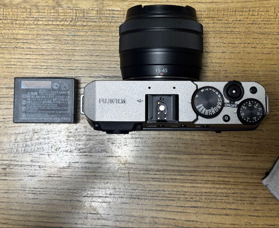 Fujifilm X-E4 ズームレンズ付き　ブラック