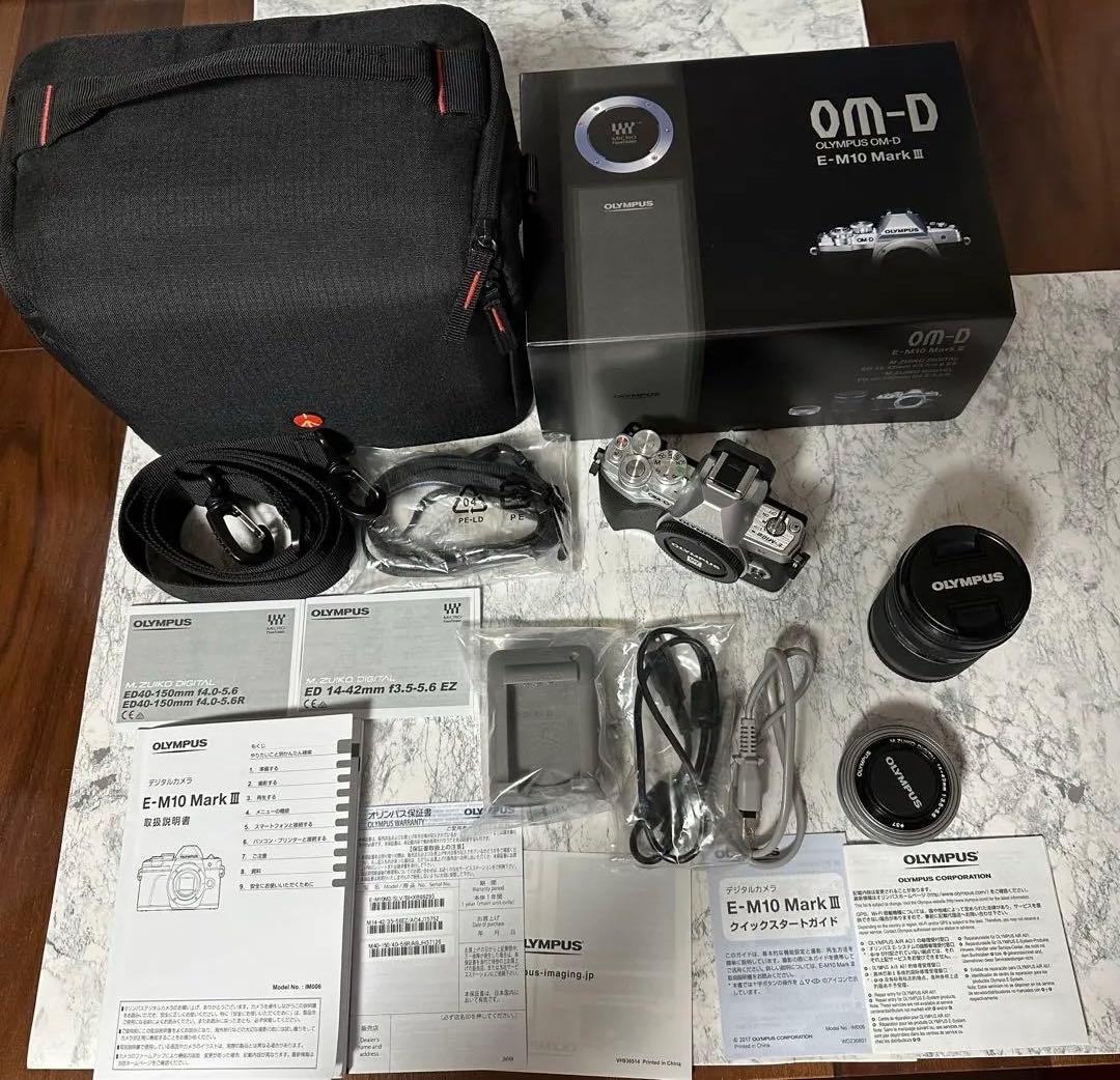 オリンパス　OLYMPUS OM-D E-M10 Mark III レンズ付き