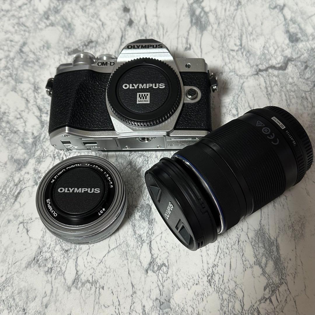 オリンパス　OLYMPUS OM-D E-M10 Mark III レンズ付き