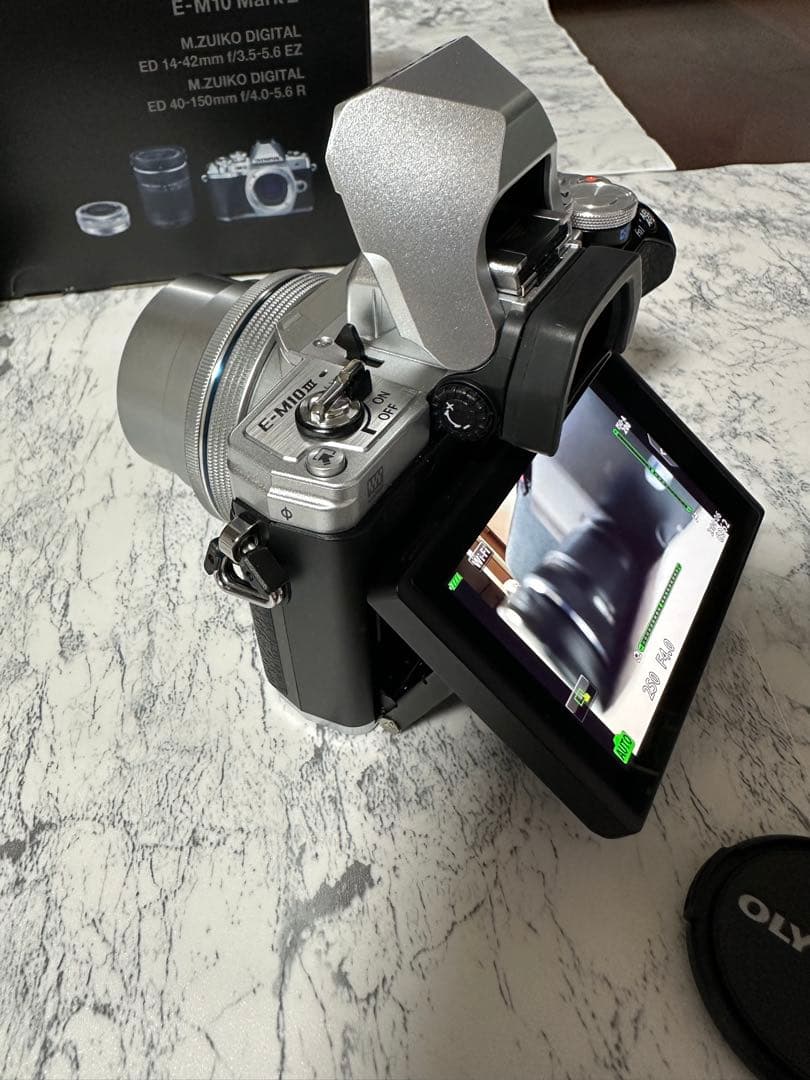 オリンパス　OLYMPUS OM-D E-M10 Mark III レンズ付き