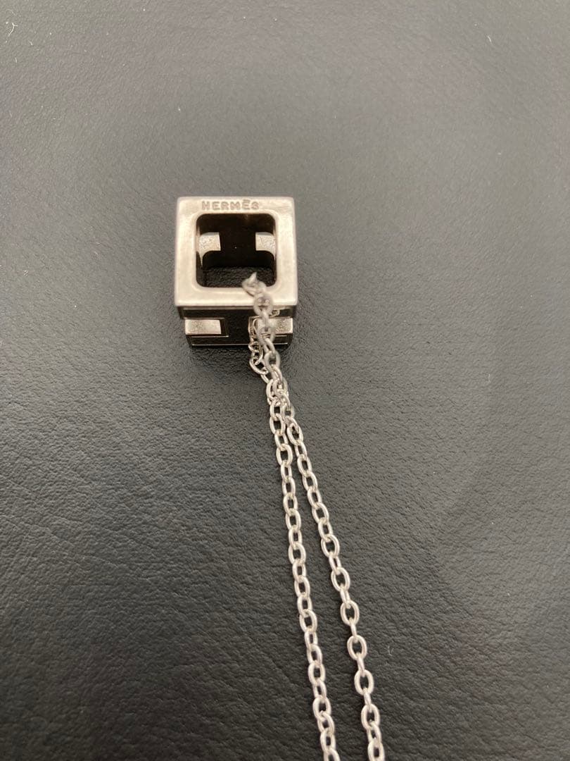 HERMES エルメス Hキューブ ネックレス オレンジ　シルバーカラー