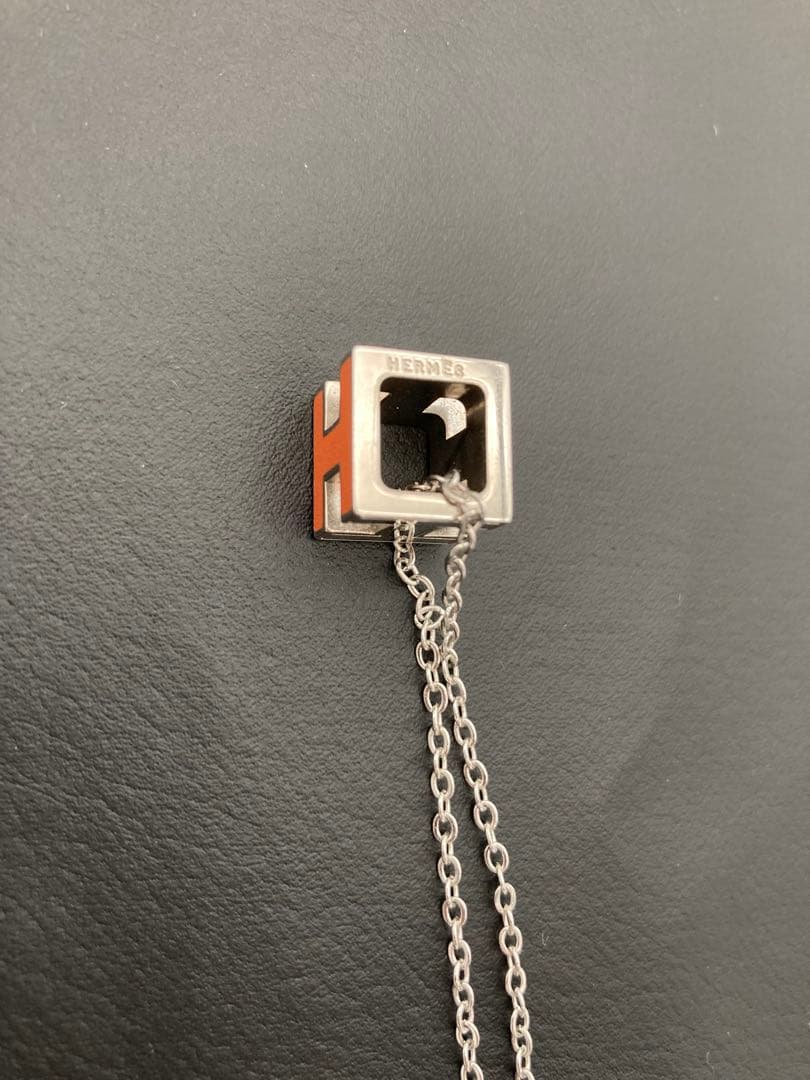 HERMES エルメス Hキューブ ネックレス オレンジ　シルバーカラー