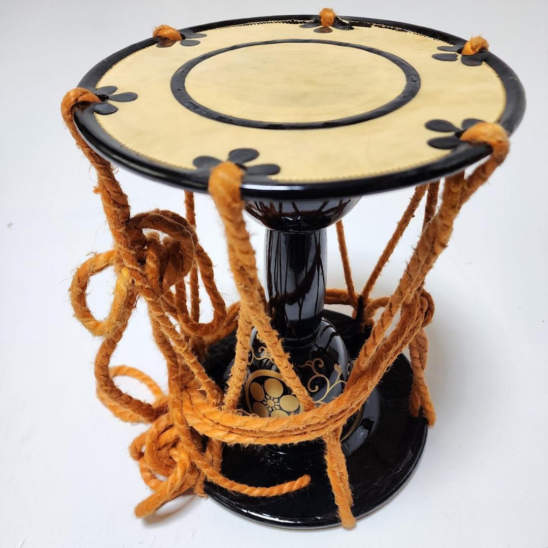 和楽器 小鼓 蒔絵 調緒付き 能 狂言 舞台 木箱付 演奏用