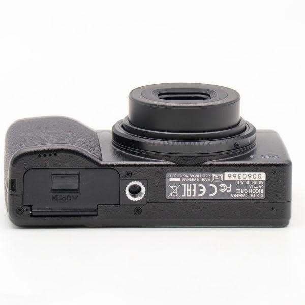 ほぼ新品 2696ショット RICOH GR III 157-0119-124