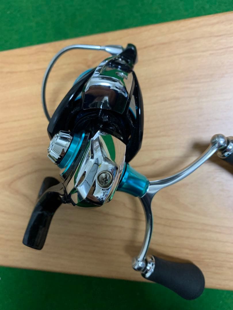 19エメラルダス　LT3000S-CH-DH スピニングリール