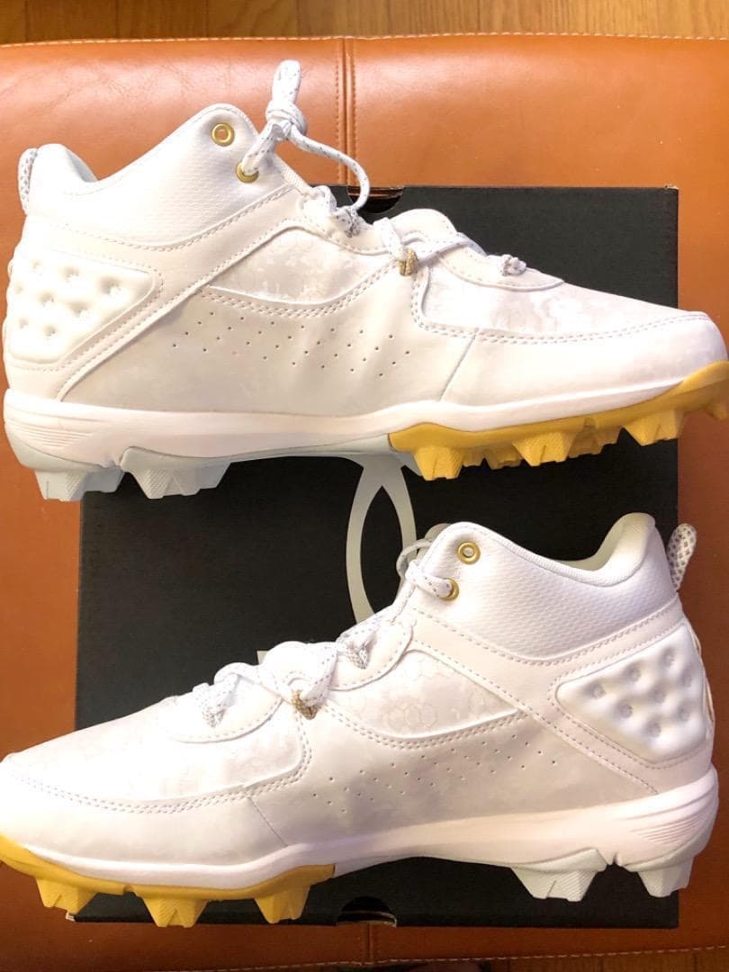 新品2025年USA国内限定アンダーアーマー野球ハーパー8Mid Rm★27cm