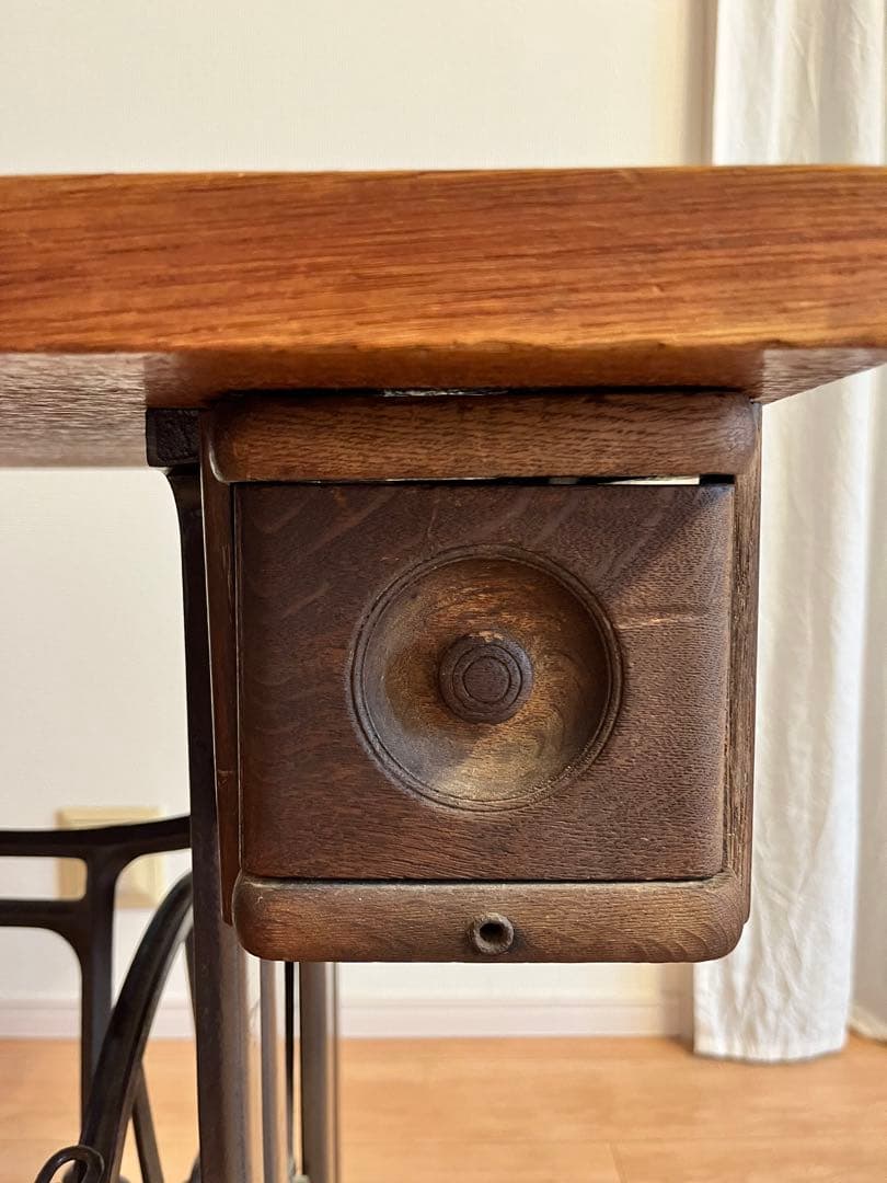 アンティーク　ソーイングマシンテーブル