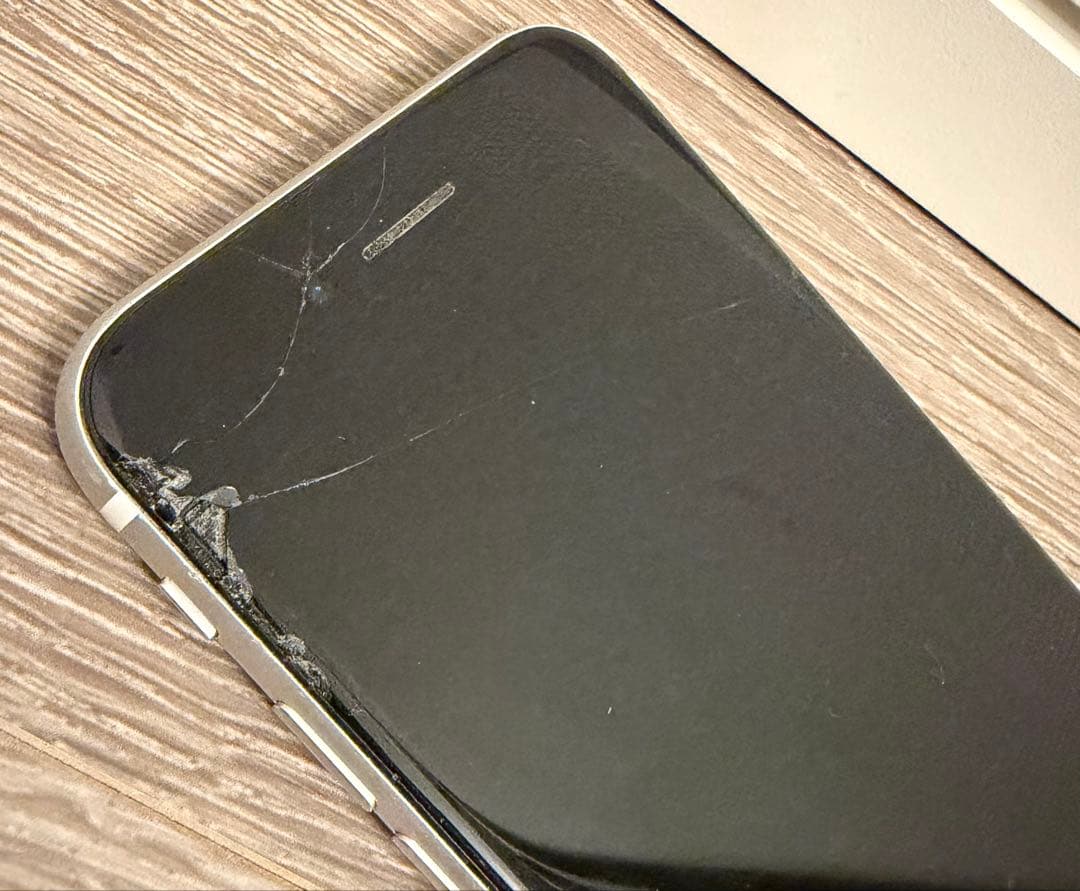 【ジャンク】iPhone SE 第2世代　ホワイト　64GB