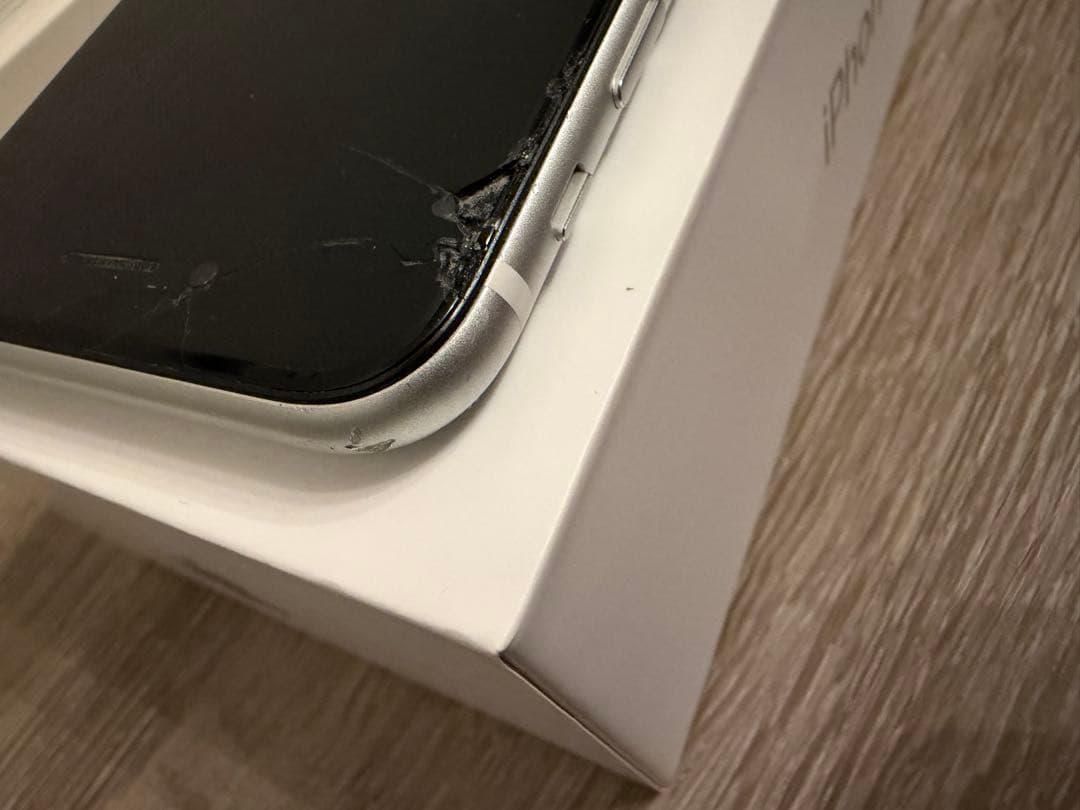 【ジャンク】iPhone SE 第2世代　ホワイト　64GB