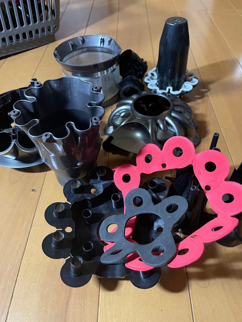 dyson SV10ダイソンV8コードレスクリーナー2