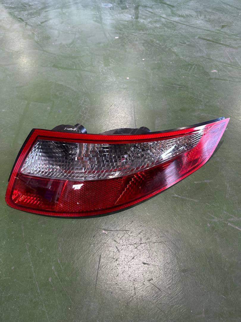 ポルシェ　911 テールランプ　右