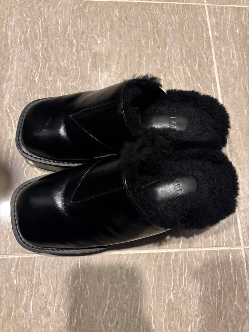 ALM VIVLOS LEATHER MULES （Fur Black）36