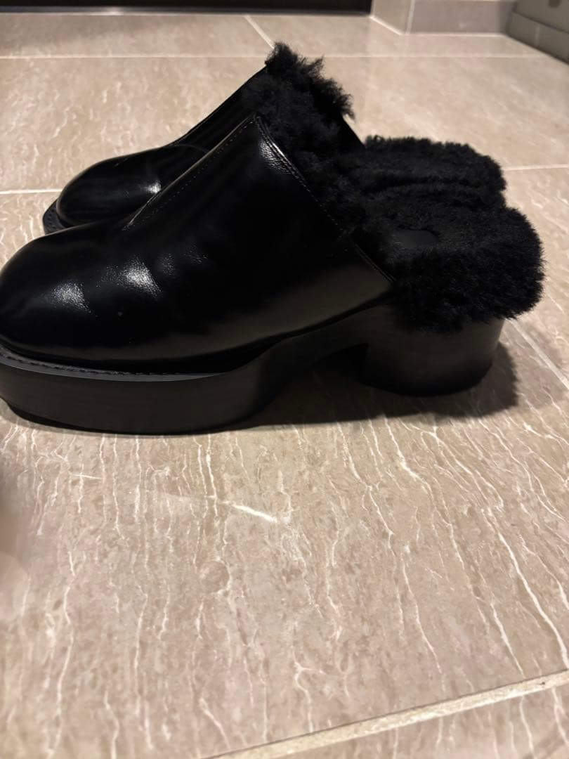 ALM VIVLOS LEATHER MULES （Fur Black）36