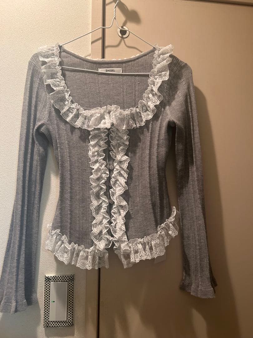 snidel フリルニットプルオーバー　グレー