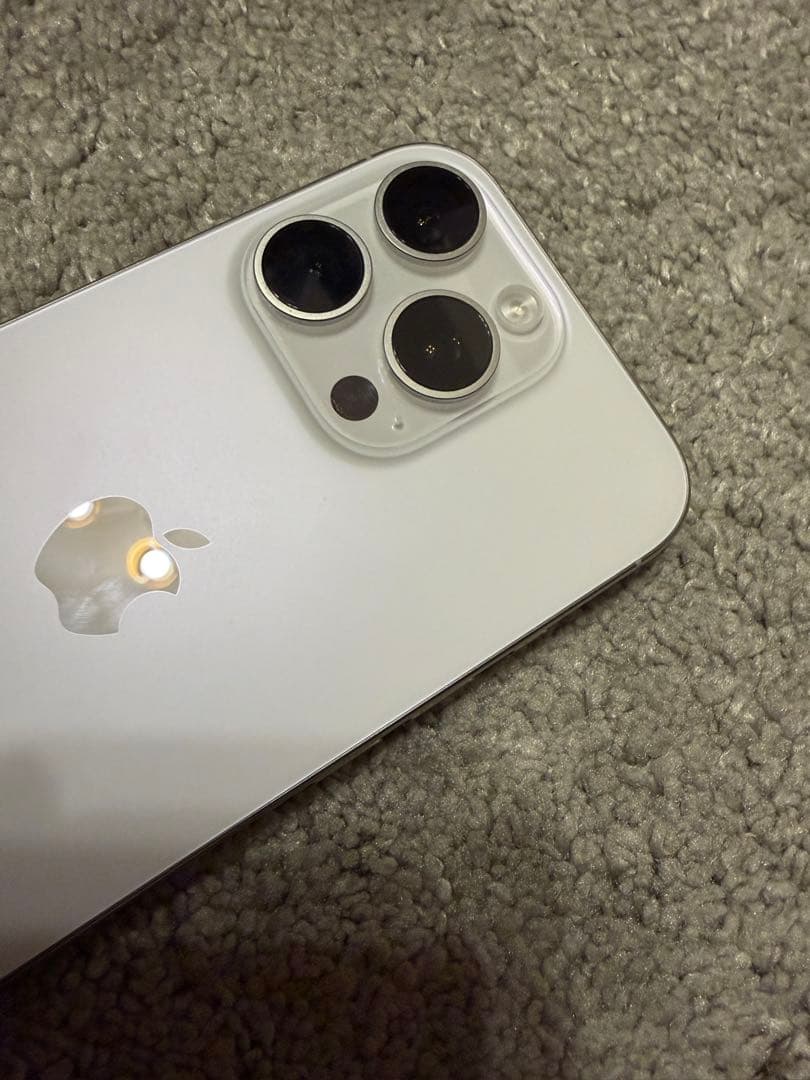 美品 Apple iPhone 16Pro ホワイト 本体