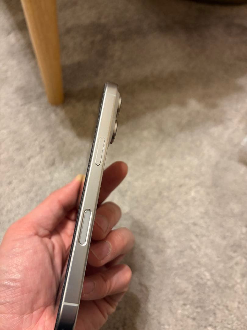 美品 Apple iPhone 16Pro ホワイト 本体