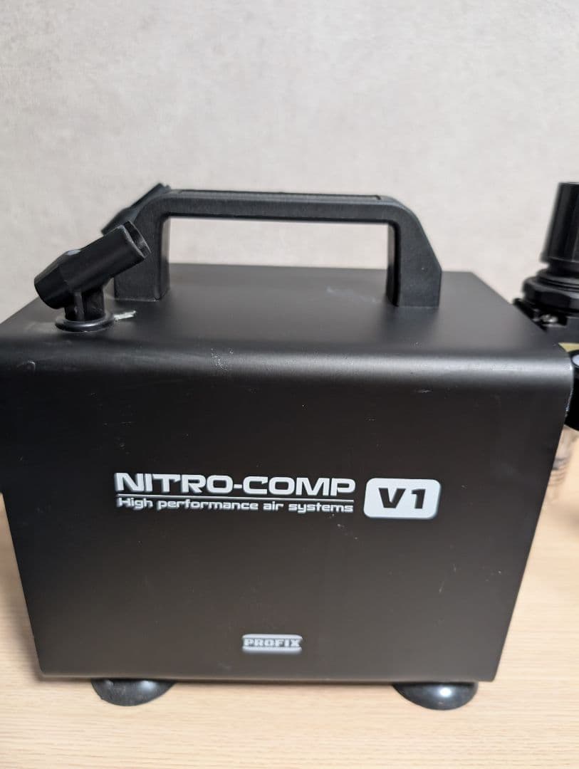 NITRO-COMP V1 高性能エアシステム　エアブラシ付き