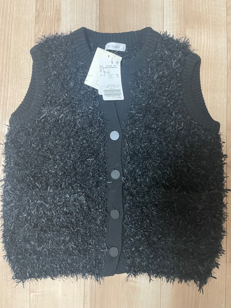 新品未使用！la Totaliteブラックファーノースリーブベスト