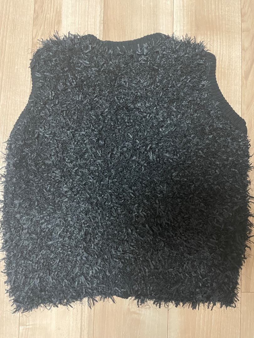 新品未使用！la Totaliteブラックファーノースリーブベスト