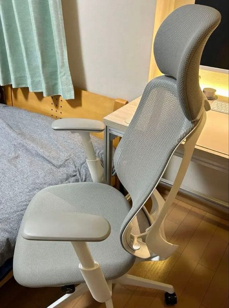 オカムラ　シルフィー　ライトグレー