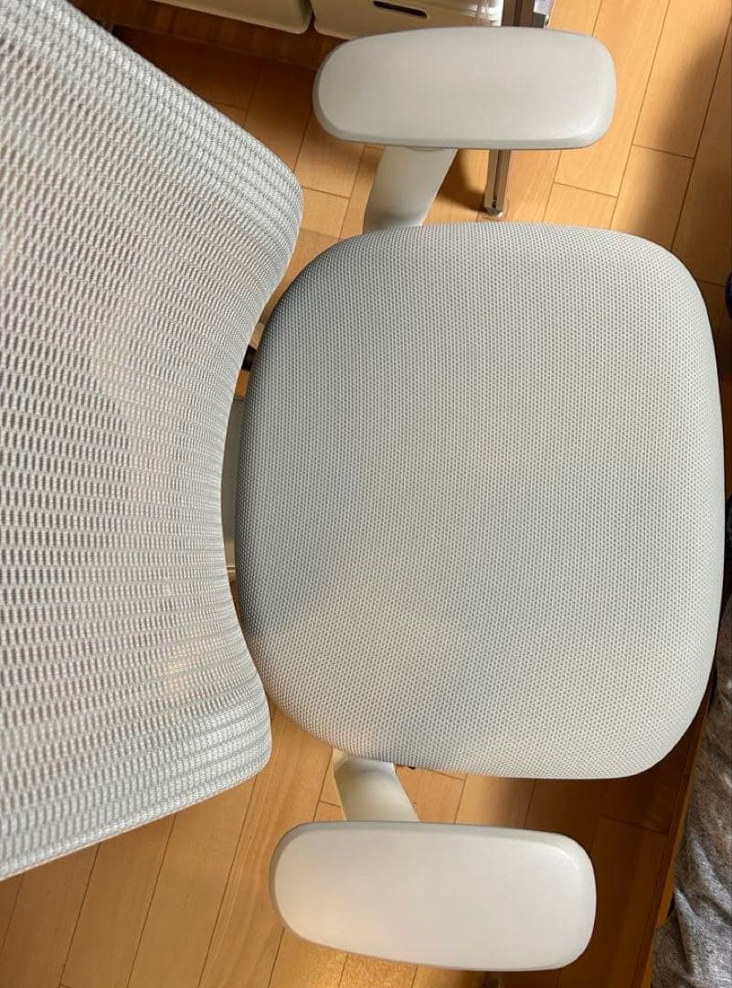 オカムラ　シルフィー　ライトグレー