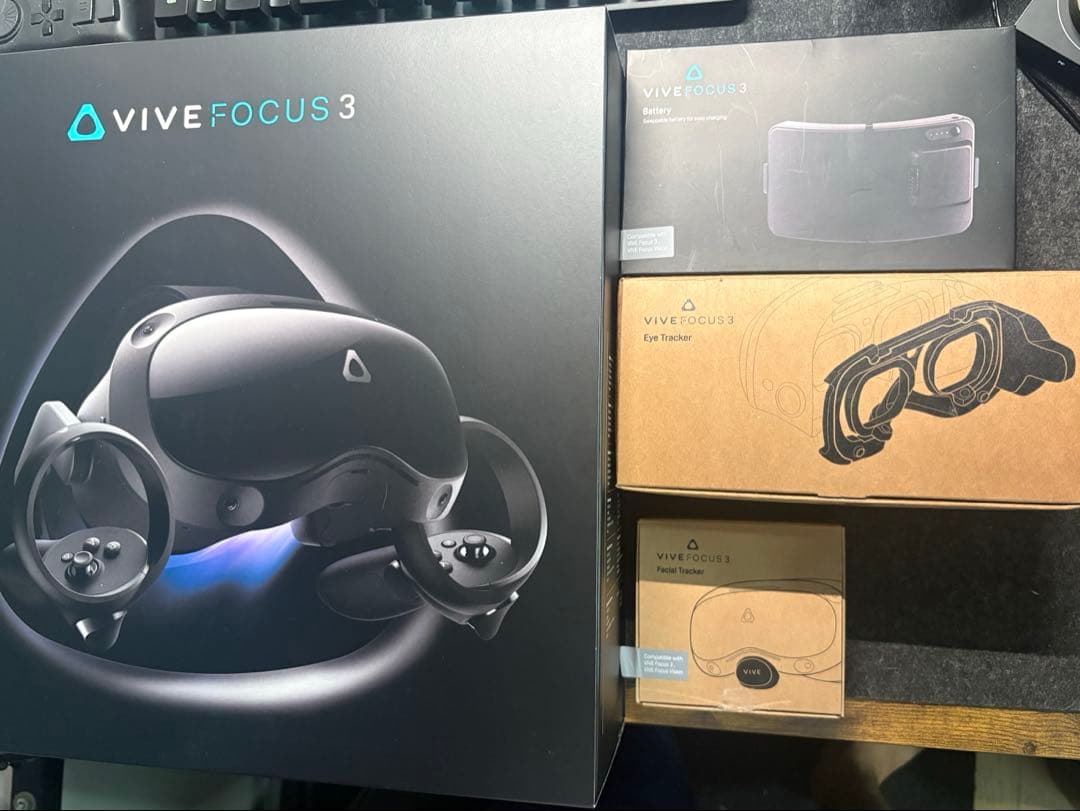いお VIVE focus3本体、フェイストラッカー、アイトラッカー