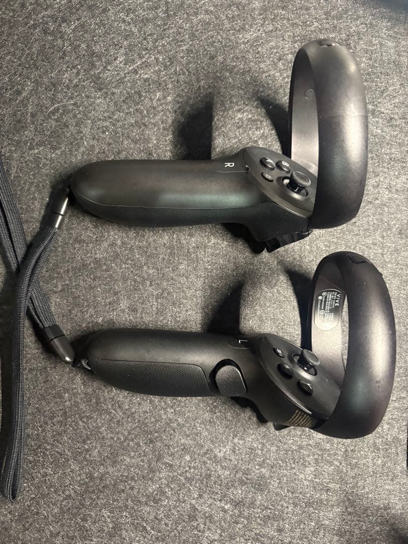いお VIVE focus3本体、フェイストラッカー、アイトラッカー