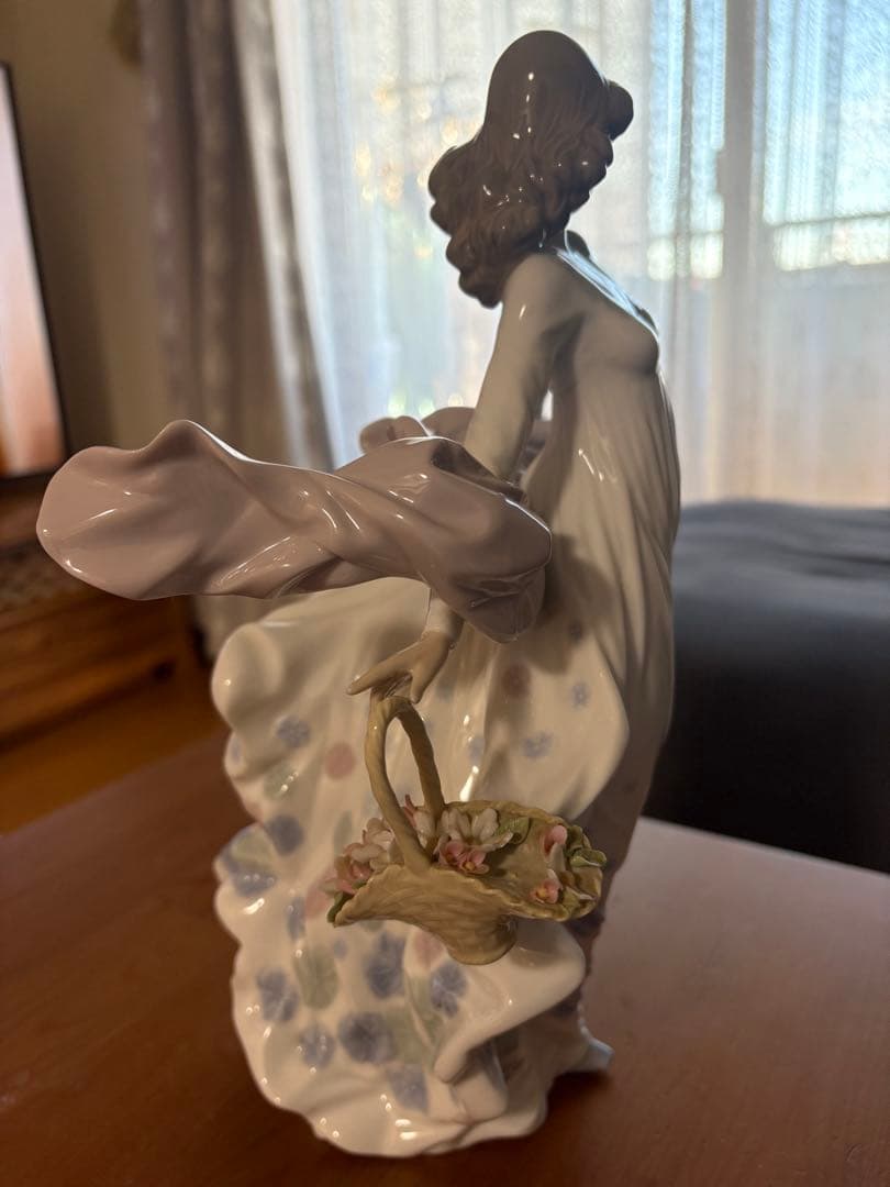Lladro リヤドロ春の輝きフィギュリン