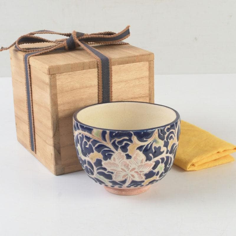 茶道具　青釉　花草文　茶碗　在銘　時代箱付　V　9705