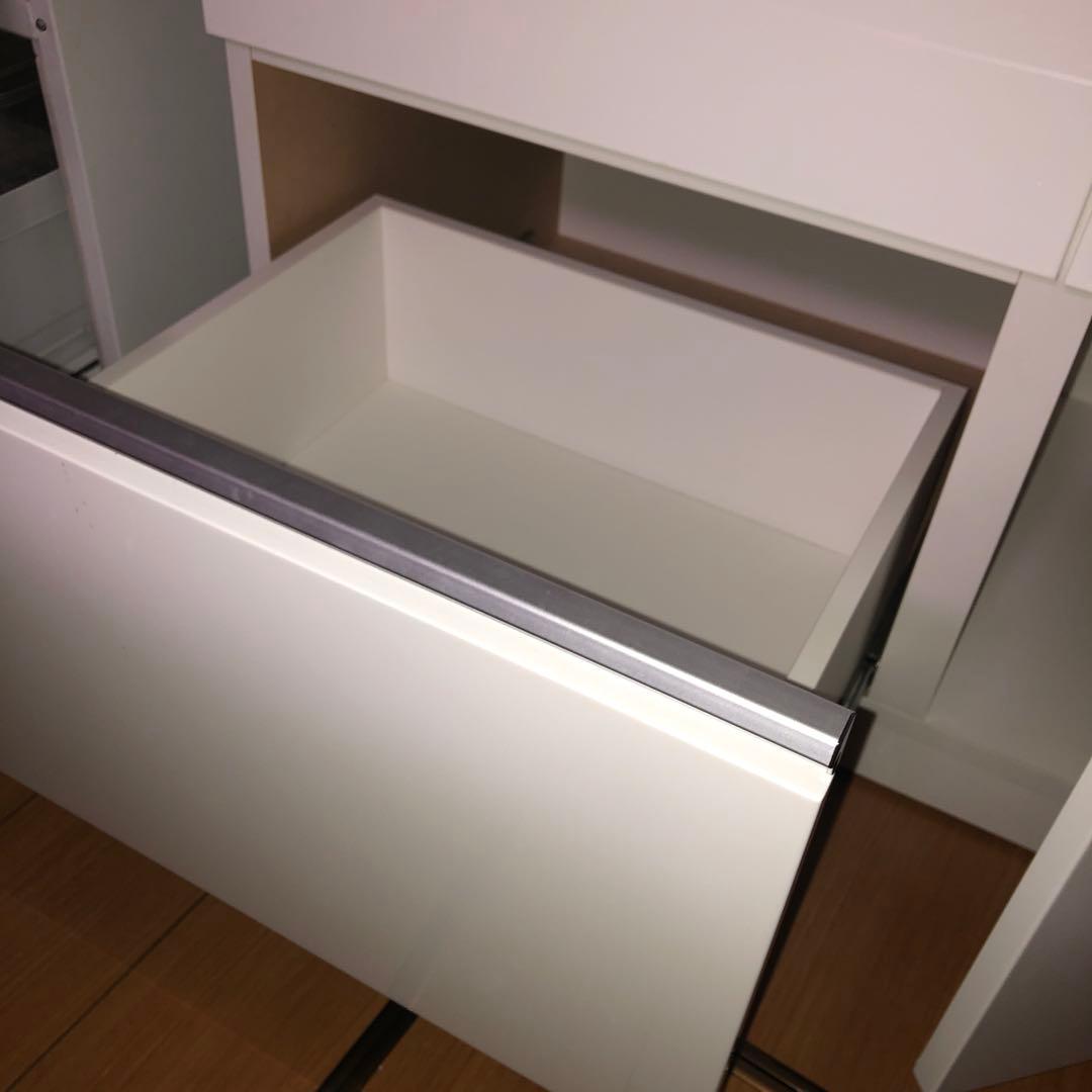 L*P様 ホワイト レンジボード 3段引き出し ニトリさんで、1年前に買いました