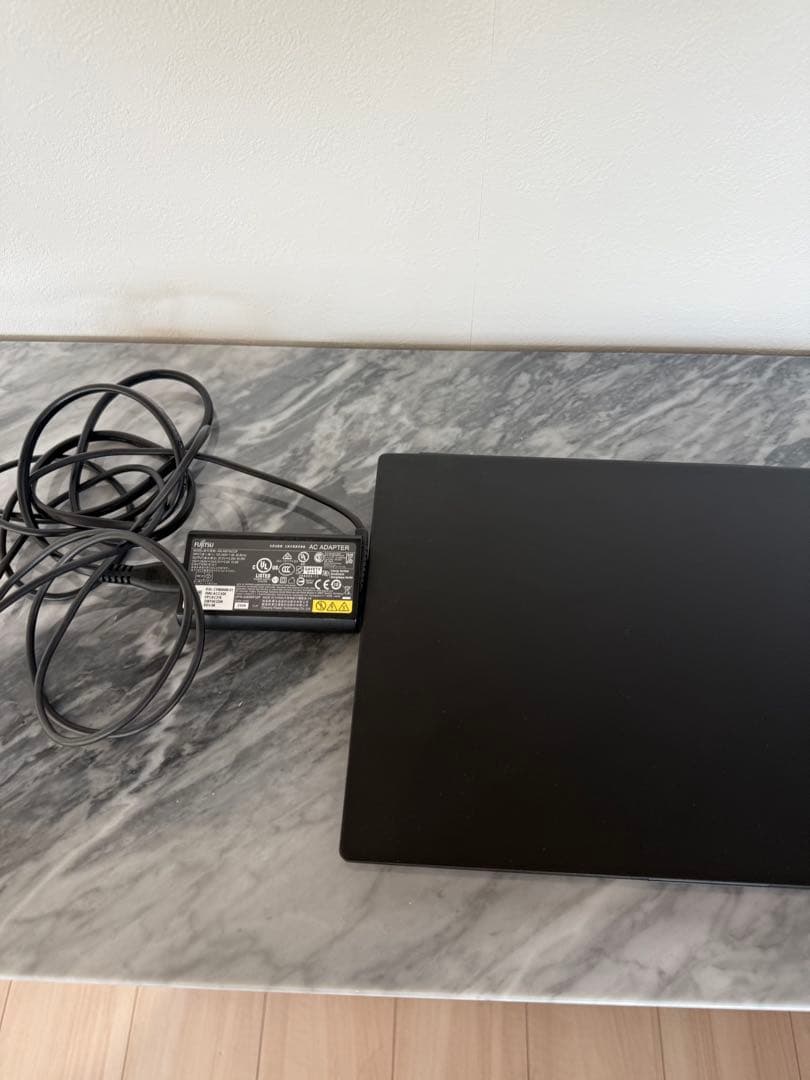 FMV LIFEBOOK U90J3B 黒 箱無し　アダプター有り