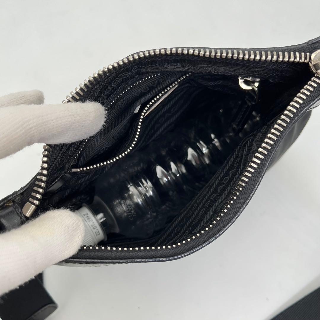 PRADA ショルダーバッグ 斜めがけ トライアングルロゴ テスートナイロン 黒