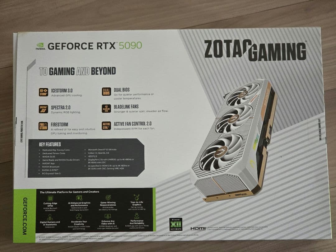 ZOTAC GAMING GEFORCE RTX 5090 白