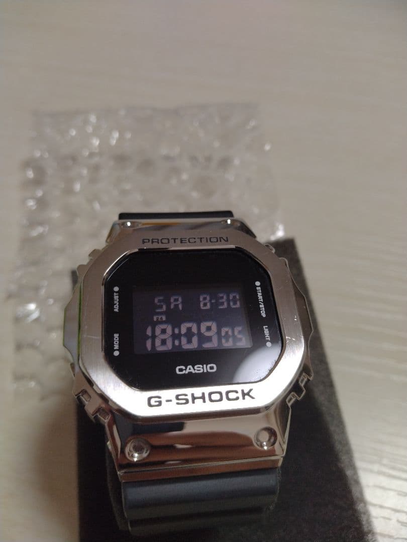 【美品】G-SHOCK　デジタル　シルバー　GM-5600