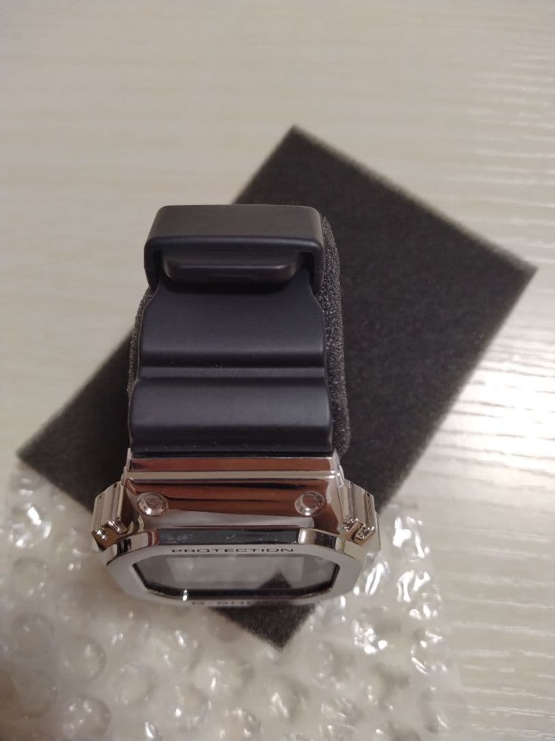 【美品】G-SHOCK　デジタル　シルバー　GM-5600