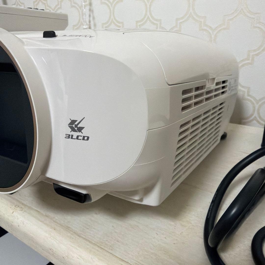 EPSONプロジェクター　EH-TW5650