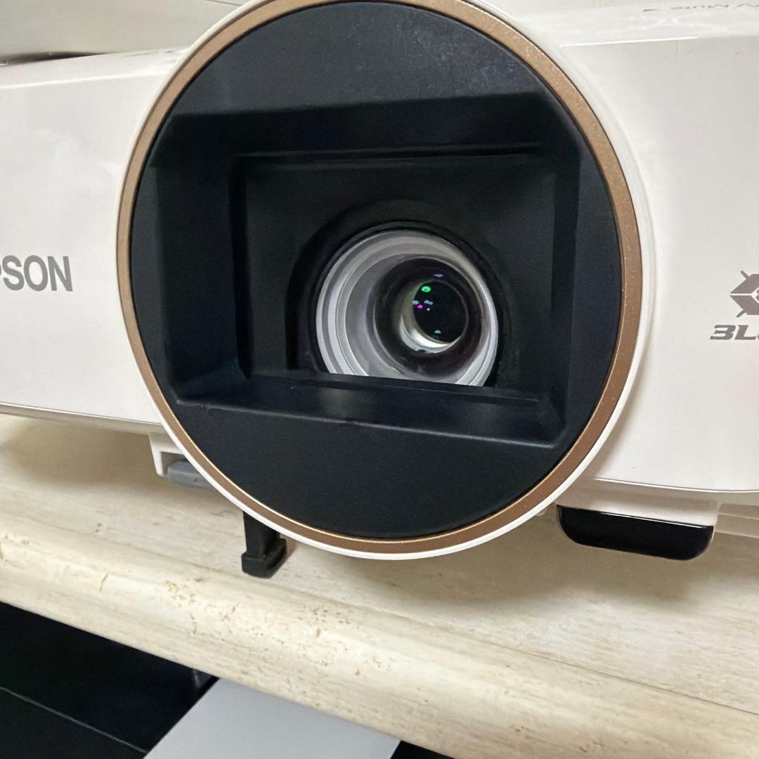 EPSONプロジェクター　EH-TW5650