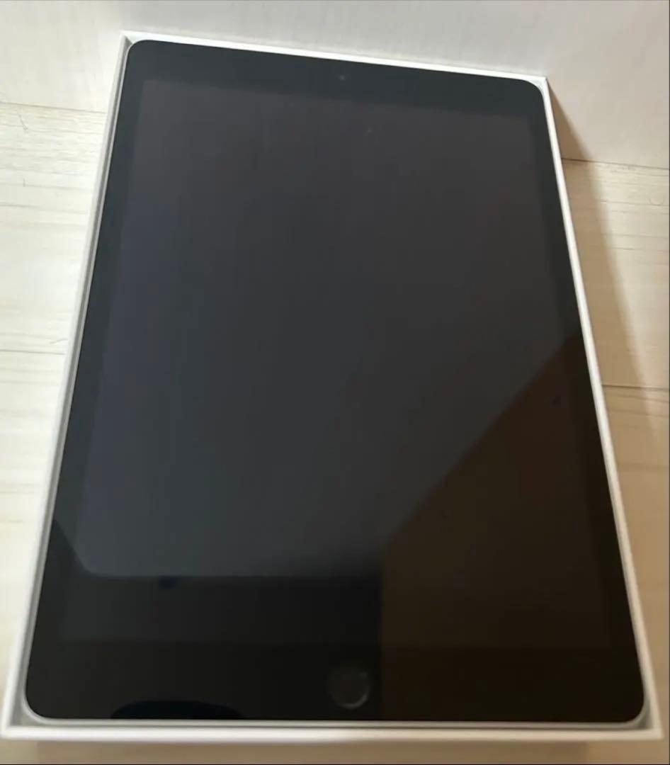 iPad (第9世代) 64GBシルバー充電器付　Wi-Fiモデル　A2602