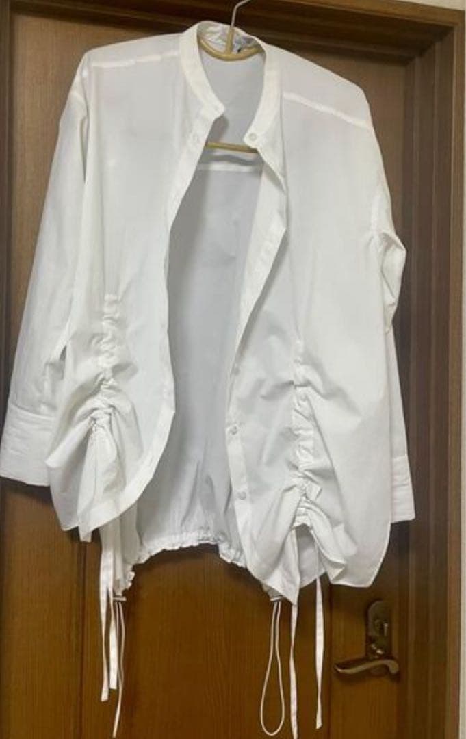 UN3D. ヘムギャザーシャツ