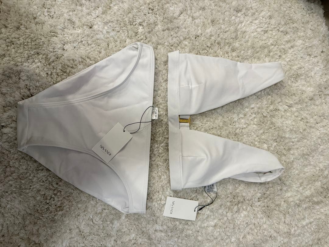 S　　SISANDI V LINE moonlight white 1