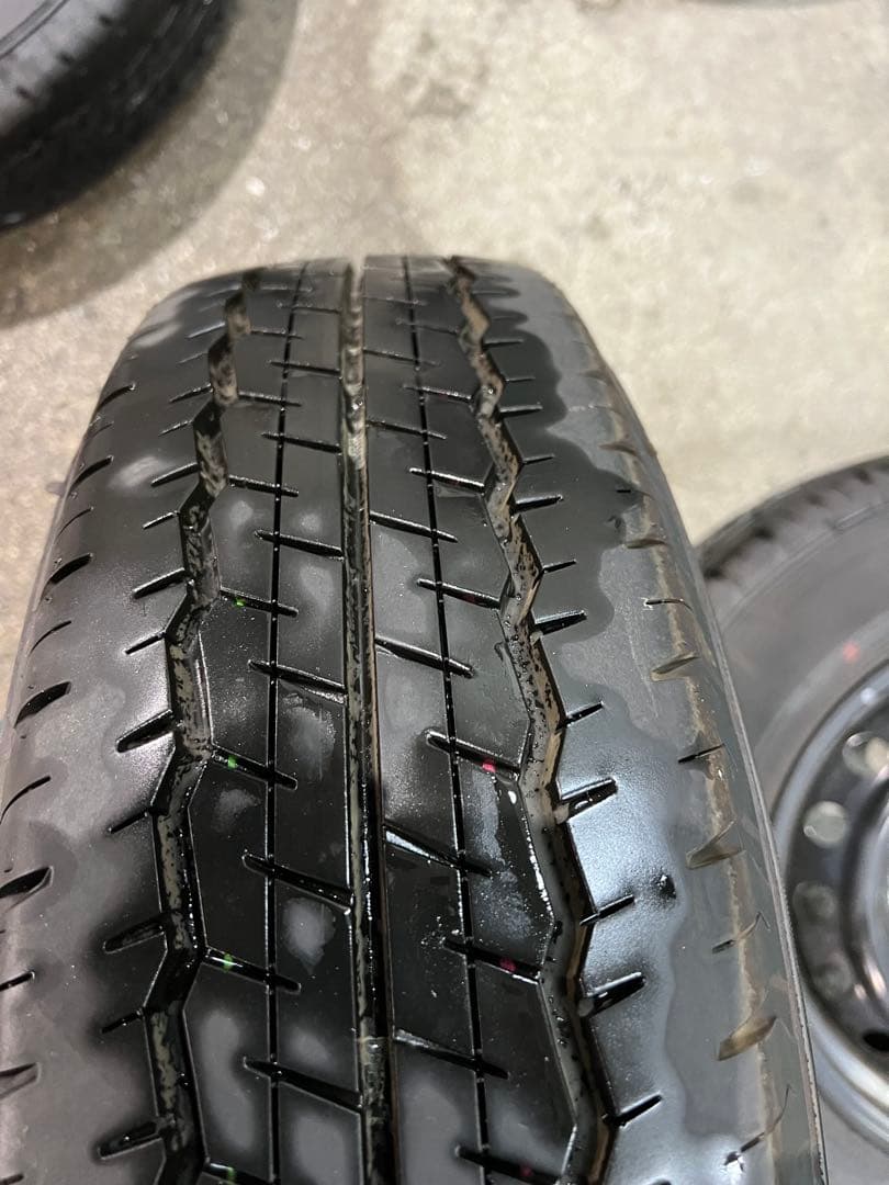 ハイエース純正ホイールタイヤセット